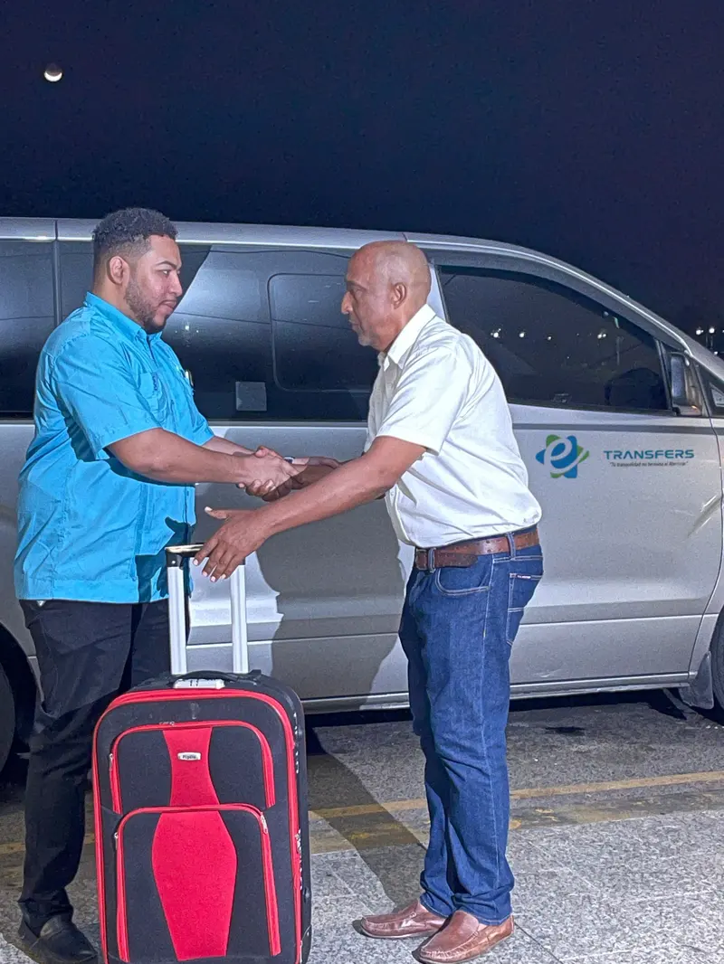 eTransferSDQ driver hands a client over to the greeter next to the minivan